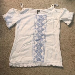 Cold shoulder summer top